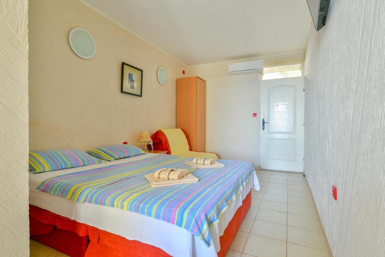 Pataki Studios Petrovac Eksteriør billede
