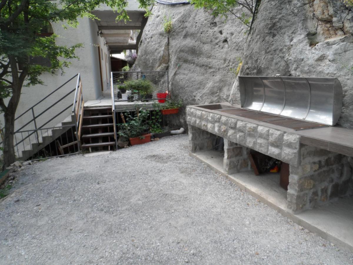 Pataki Studios Petrovac Eksteriør billede