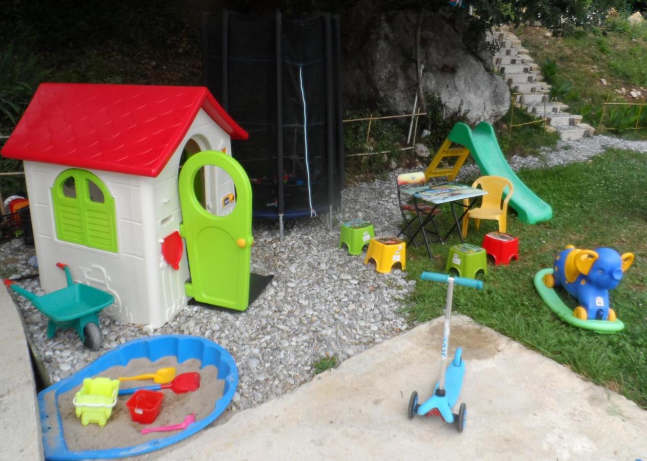 Pataki Studios Petrovac Eksteriør billede