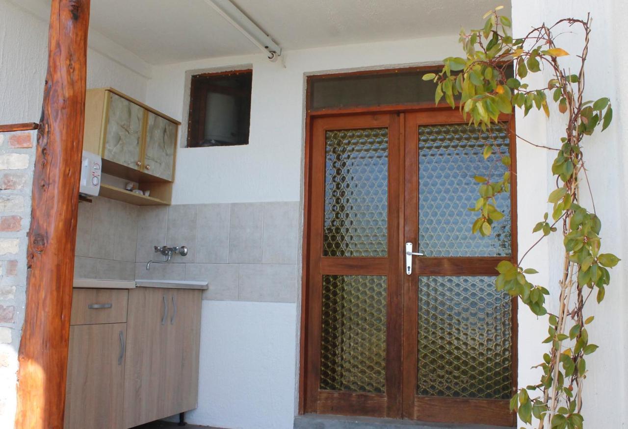 Pataki Studios Petrovac Eksteriør billede
